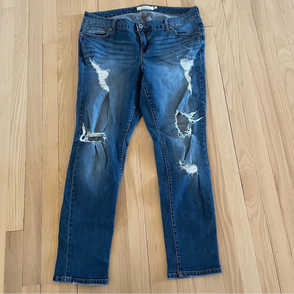 Torrid denim medium wash distressed skinny jeans size 14